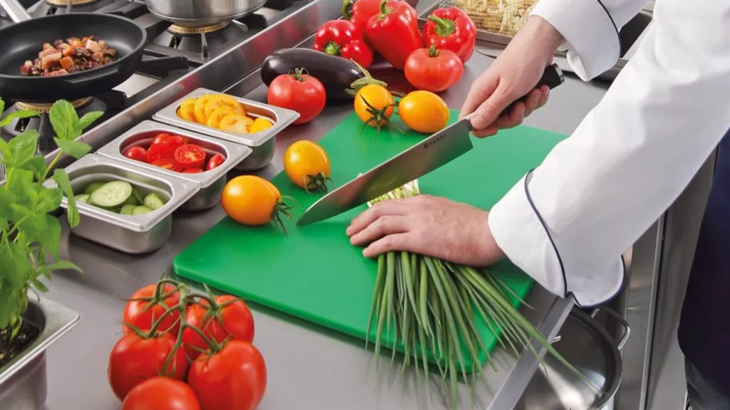tilberedningsutstyr storkjøkkenutstyr hendi skjærebrett kniver gn kantiner stekepanner