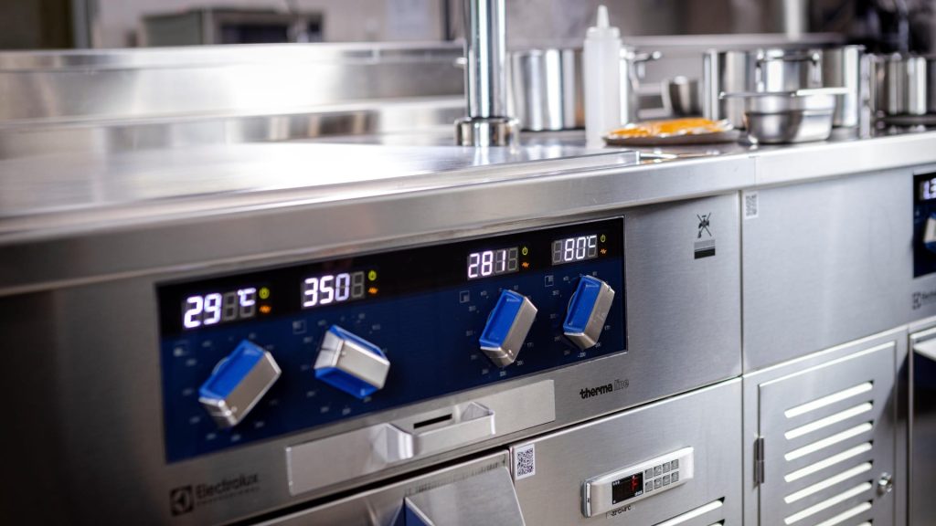 storkjøkken storkjøkkenutstyr leverandør electrolux professional thermaline kokelinje koketopper